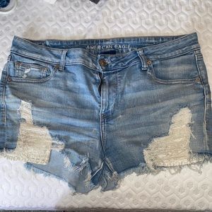 Light wash short American Eagle jeans